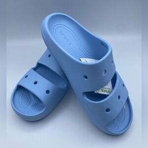 NWT Crocs Classic Sandal V2 is a slip-on sandal Size M9/W11
